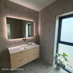 Badeværelse med flisen Caracter Mix Beige